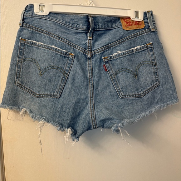 Levi’s 501 Jean Shorts - Picture 3 of 5
